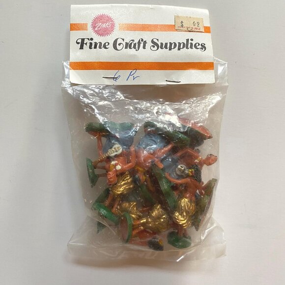 Plastic Gumball Charms Hawaiian Hula Party Figures for Crafting or Cake Toppers - Picture 1 of 4